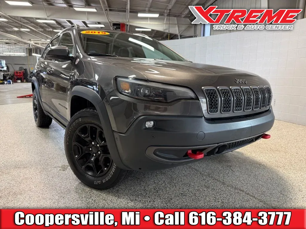 Gray 2019 Jeep Cherokee Trailhawk for sale in Coopersville, MI
