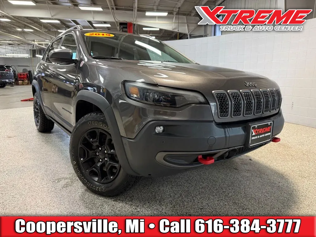 Gray 2019 Jeep Cherokee Trailhawk for sale in Coopersville, MI