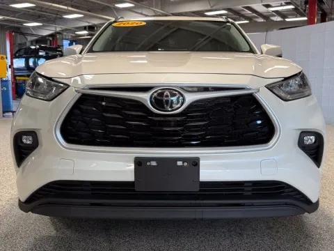 Photos of 2020 Toyota Highlander XLE for sale in Coopersville, MI at Xtreme Truck & Auto Center