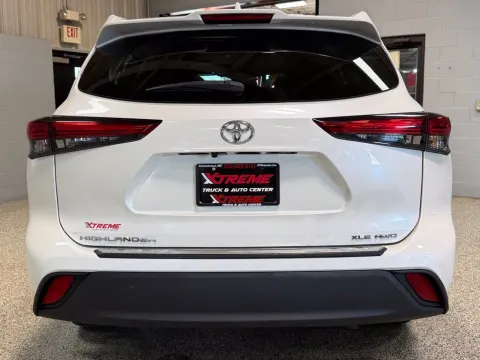 More photos of 2020 Toyota Highlander XLE at Xtreme Truck & Auto Center, MI