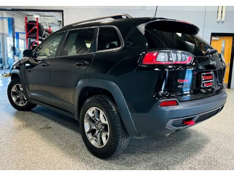More photos of 2019 Jeep Cherokee Trailhawk at Xtreme Truck & Auto Center, MI