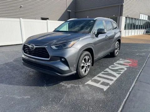 Gray 2023 Toyota Highlander Hybrid XLE for sale in Alexandria, LA