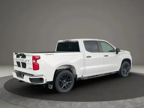 More photos of 2022 Chevrolet Silverado 1500 Limited Crew Cab Custom Pickup 4D 5 3/4 ft at DNX Motors Altavista, VA