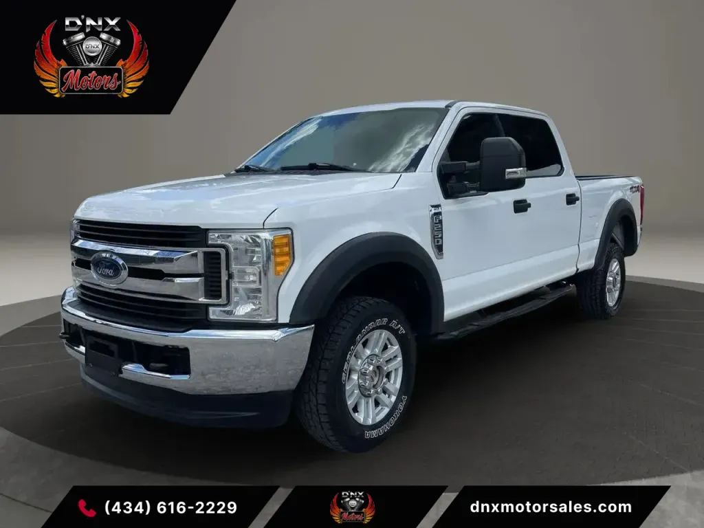 White 2017 Ford F250 Super Duty Crew Cab XLT Pickup 4D 6 3/4 ft for sale in Altavista, VA