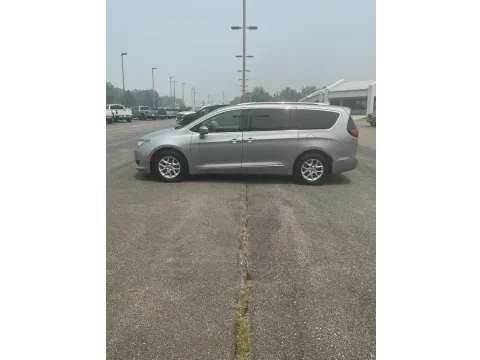 Photos of 2020 Chrysler Pacifica Touring L Minivan 4D for sale in Altavista, VA at DNX Motors Altavista