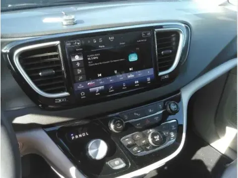 More photos of 2024 Chrysler Pacifica Touring L Van 4D at DNX Motors Altavista, VA
