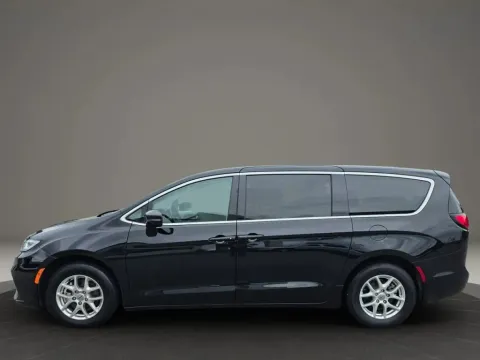 Another view of 2024 Chrysler Pacifica Touring L Van 4D for sale in Altavista, VA at DNX Motors Altavista