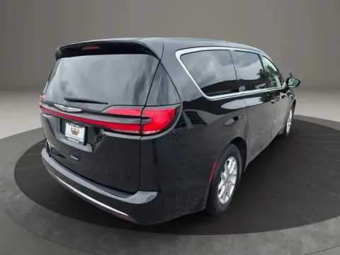 More photos of 2024 Chrysler Pacifica Touring L Van 4D at DNX Motors Altavista, VA