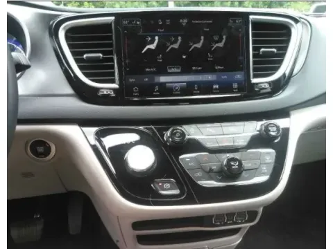 More photos of 2023 Chrysler Pacifica Touring L Van 4D at DNX Motors Altavista, VA
