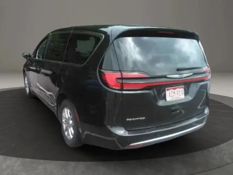 Photos of 2023 Chrysler Pacifica Touring L Van 4D for sale in Altavista, VA at DNX Motors Altavista
