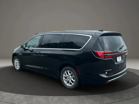 More photos of 2023 Chrysler Pacifica Touring L Van 4D at DNX Motors Altavista, VA