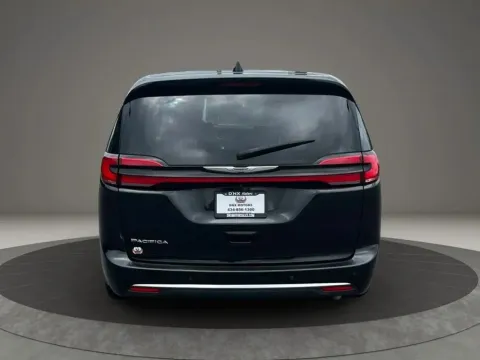 More photos of 2023 Chrysler Pacifica Touring L Van 4D at DNX Motors Altavista, VA
