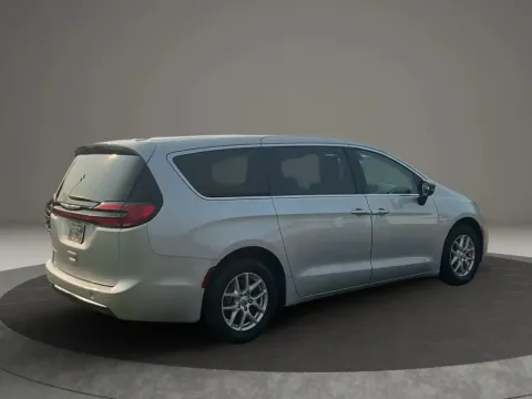 More photos of 2024 Chrysler Pacifica Touring L Van 4D at DNX Motors Altavista, VA