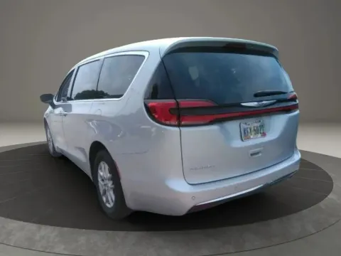 More photos of 2024 Chrysler Pacifica Touring L Van 4D at DNX Motors Altavista, VA