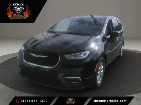 Black 2024 Chrysler Pacifica Touring L Van 4D for sale in Altavista, VA