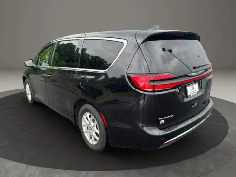 More photos of 2024 Chrysler Pacifica Touring L Van 4D at DNX Motors Altavista, VA