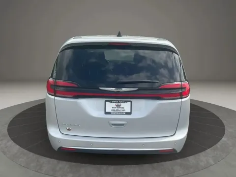 More photos of 2024 Chrysler Pacifica Touring L Van 4D at DNX Motors Altavista, VA