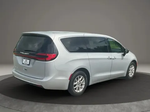 More photos of 2024 Chrysler Pacifica Touring L Van 4D at DNX Motors Altavista, VA