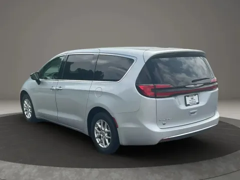 More photos of 2024 Chrysler Pacifica Touring L Van 4D at DNX Motors Altavista, VA