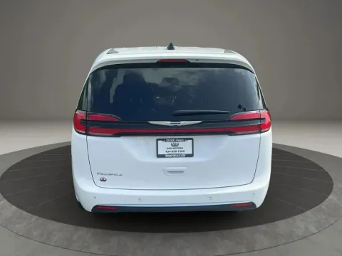 More photos of 2024 Chrysler Pacifica Touring L Van 4D at DNX Motors Altavista, VA