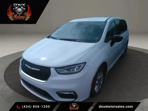 White 2024 Chrysler Pacifica Touring L Van 4D for sale in Altavista, VA