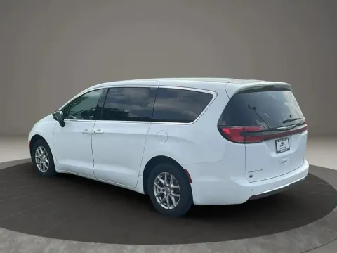 More photos of 2024 Chrysler Pacifica Touring L Van 4D at DNX Motors Altavista, VA