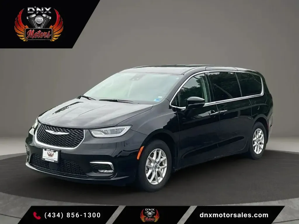 Black 2024 Chrysler Pacifica Touring L Van 4D for sale in Altavista, VA