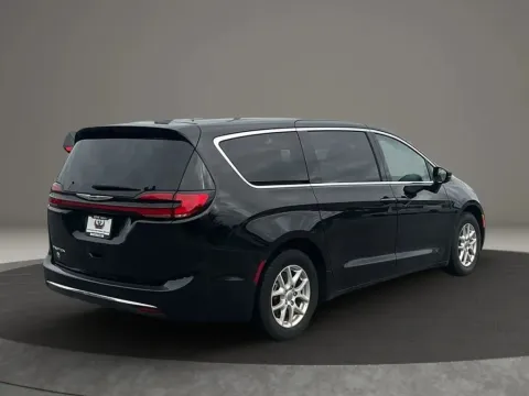More photos of 2024 Chrysler Pacifica Touring L Van 4D at DNX Motors Altavista, VA