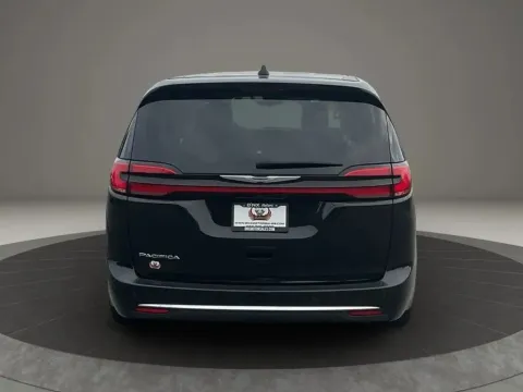 More photos of 2024 Chrysler Pacifica Touring L Van 4D at DNX Motors Altavista, VA