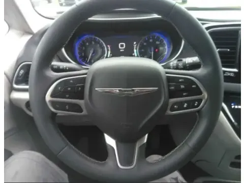 More photos of 2024 Chrysler Pacifica Touring L Van 4D at DNX Motors Altavista, VA