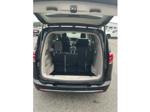 More photos of 2023 Chrysler Pacifica Touring L Van 4D at DNX Motors Altavista, VA