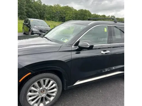 Photos of 2020 Hyundai Palisade Limited Sport Utility 4D for sale in Altavista, VA at DNX Motors Altavista