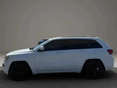 Photos of 2018 Jeep Grand Cherokee Altitude Sport Utility 4D for sale in Altavista, VA at DNX Motors Altavista