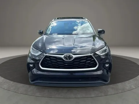 More photos of 2021 Toyota Highlander XLE Sport Utility 4D at DNX Motors Altavista, VA