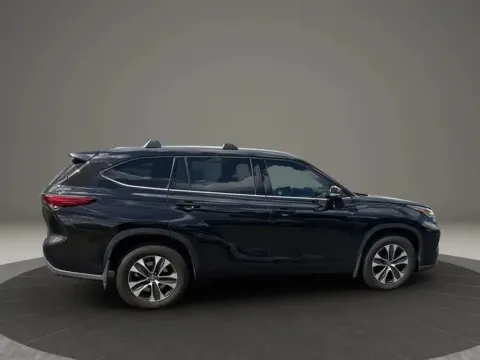 More photos of 2021 Toyota Highlander XLE Sport Utility 4D at DNX Motors Altavista, VA