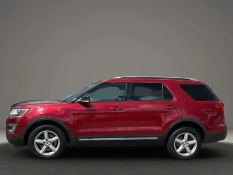 Another view of 2017 Ford Explorer XLT Sport Utility 4D for sale in Altavista, VA at DNX Motors Altavista