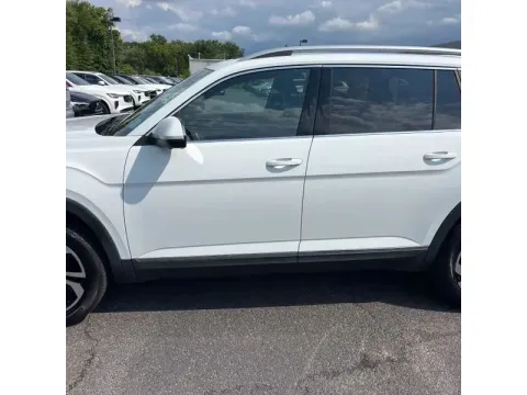 Another view of 2021 Volkswagen Atlas SEL Premium 4Motion (2021.5) Sport Utility 4D for sale in Altavista, VA at DNX Motors Altavista