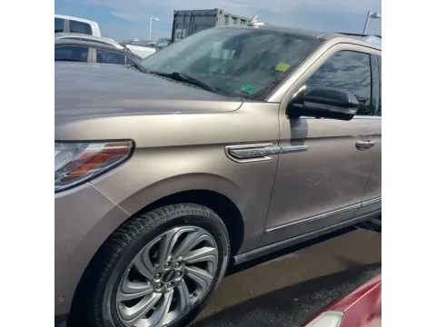 Photos of 2019 Lincoln Navigator L Reserve Sport Utility 4D for sale in Altavista, VA at DNX Motors Altavista