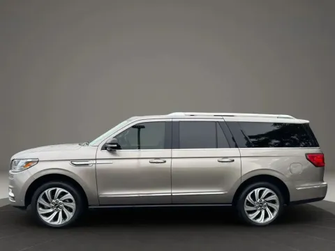 Another view of 2019 Lincoln Navigator L Reserve Sport Utility 4D for sale in Altavista, VA at DNX Motors Altavista