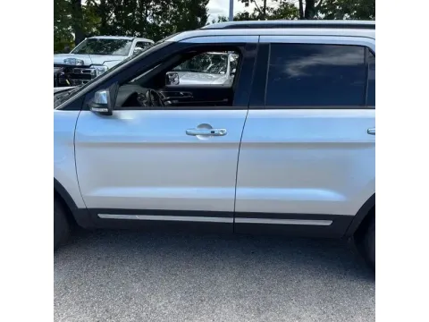Another view of 2017 Ford Explorer Platinum Sport Utility 4D for sale in Altavista, VA at DNX Motors Altavista
