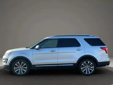 Photos of 2017 Ford Explorer Platinum Sport Utility 4D for sale in Altavista, VA at DNX Motors Altavista