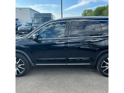 Another view of 2019 Honda Pilot Elite Sport Utility 4D for sale in Altavista, VA at DNX Motors Altavista