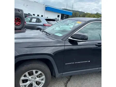 Photos of 2023 Jeep Grand Cherokee L Limited Sport Utility 4D for sale in Altavista, VA at DNX Motors Altavista