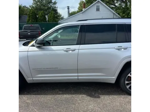 Another view of 2021 Jeep Grand Cherokee L Overland Sport Utility 4D for sale in Altavista, VA at DNX Motors Altavista