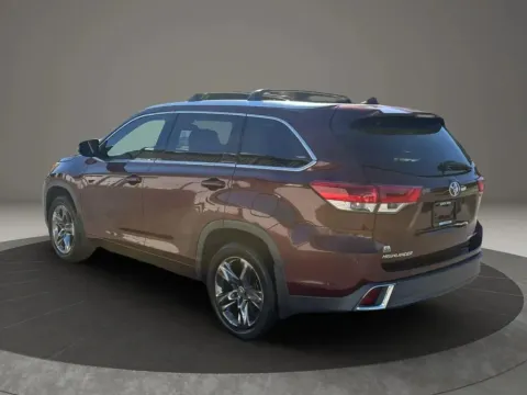Another view of 2019 Toyota Highlander Limited Platinum Sport Utility 4D for sale in Altavista, VA at DNX Motors Altavista