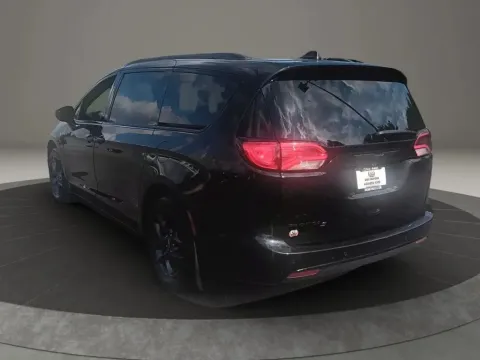 Another view of 2018 Chrysler Pacifica Touring L Minivan 4D for sale in Altavista, VA at DNX Motors Altavista