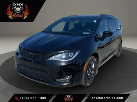 Black 2018 Chrysler Pacifica Touring L Minivan 4D for sale in Altavista, VA