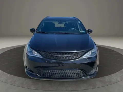 More photos of 2018 Chrysler Pacifica Touring L Minivan 4D at DNX Motors Altavista, VA