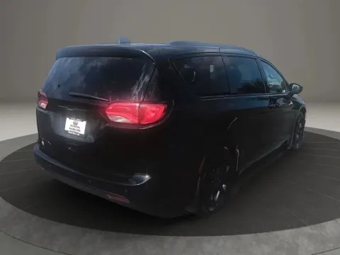 More photos of 2018 Chrysler Pacifica Touring L Minivan 4D at DNX Motors Altavista, VA