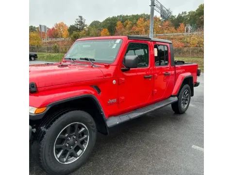 Photos of 2020 Jeep Gladiator Overland Pickup 4D 5 ft for sale in Altavista, VA at DNX Motors Altavista